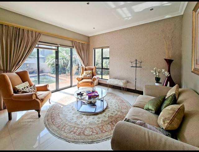 6 BEDROOM HOUSE FOR SALE IN MIDSTREAM ESTATE